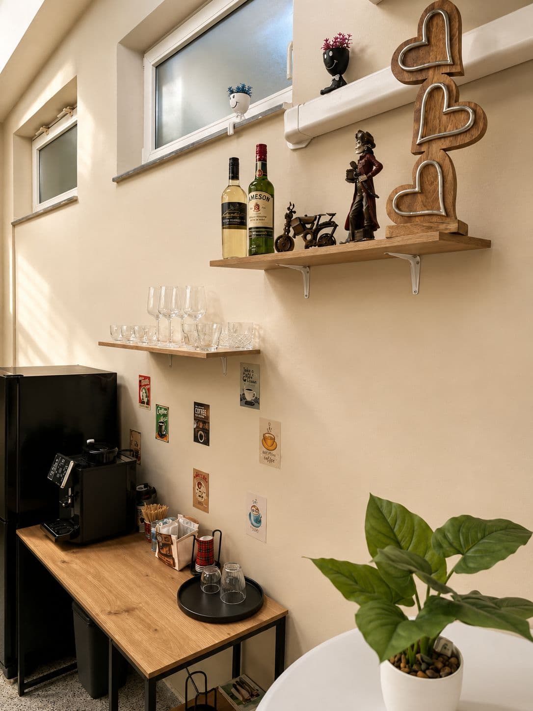Snacks & Lounge